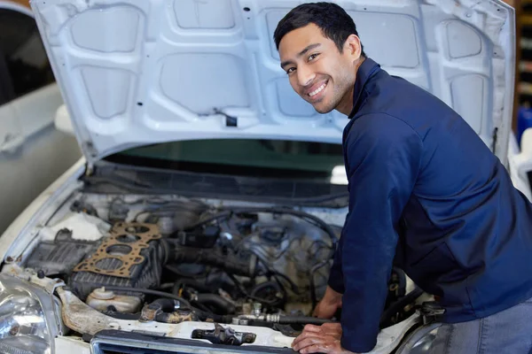 Everything Looks Good High Angle Portrait Handsome Young Male Mechanic — Stockfoto