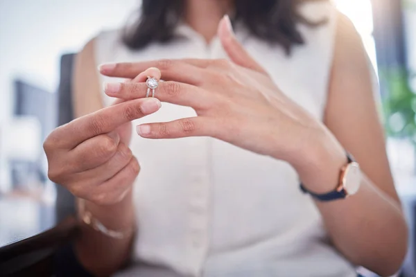 Always Remember Your Worth Unrecognizable Woman Removing Ring Her Finger — Stock Photo, Image