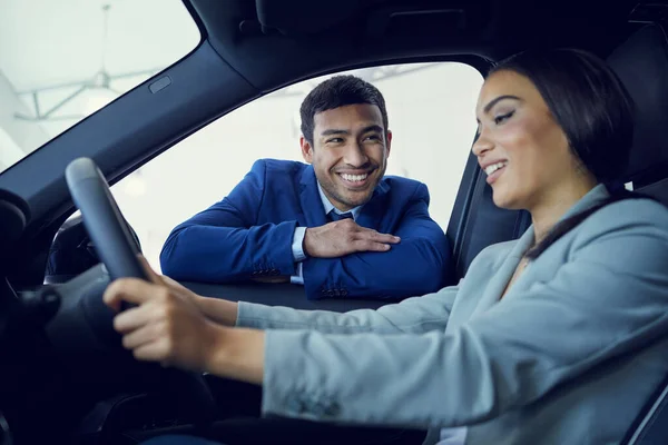 What You Think Attractive Young Woman Sitting New Car While — Stockfoto