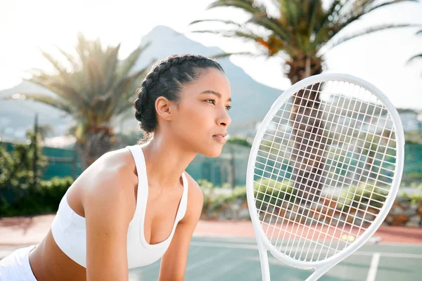 Коли Вдарить Буду Готовий Спортивна Молода Жінка Грає Теніс Корті — стокове фото