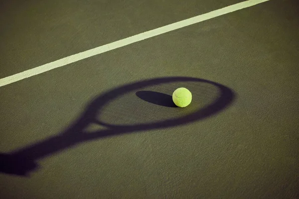 Ready Serve Tennis Ball Lying Court Outlined Shadow Racket — Φωτογραφία Αρχείου