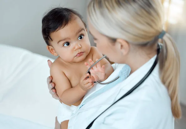 Regular Checkups Vital Your Childs Health Development Wellness Paediatrician Examining — Φωτογραφία Αρχείου