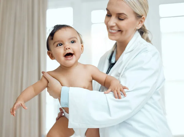 Shes Well Behaved Visiting Doctor Paediatrician Examining Baby Clinic — Φωτογραφία Αρχείου