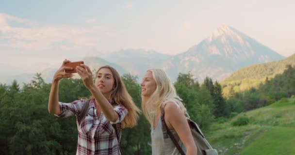 Two Women Taking Selfies Best Friends Taking Selfies Holiday — ストック動画