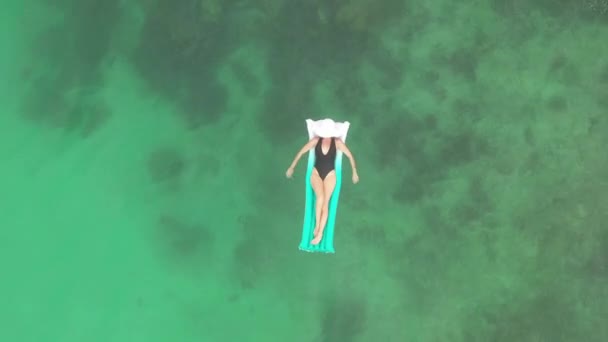Video Footage Young Woman Relaxing Inflatable Lounger While Floating Ocean — 비디오