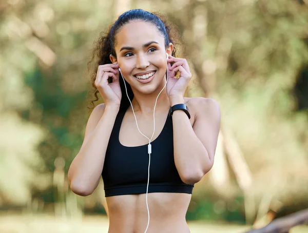 Theres Better Feeling Working Yourself Sporty Young Woman Listening Music — Foto Stock