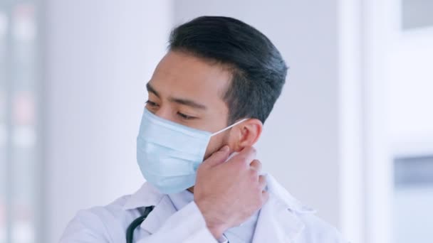Portrait Doctor Taking Face Mask Sign Symbol Lockdown Ending Mask — Vídeos de Stock