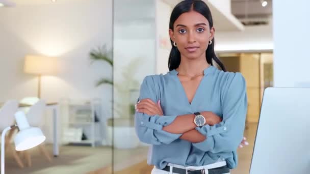 Portrait Proud Business Manager Her Arms Crossed Assertive Power Stance — Stockvideo