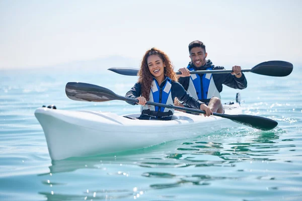 Its Something Relaxing Fun Date Idea Portrait Young Couple Kayaking — 스톡 사진