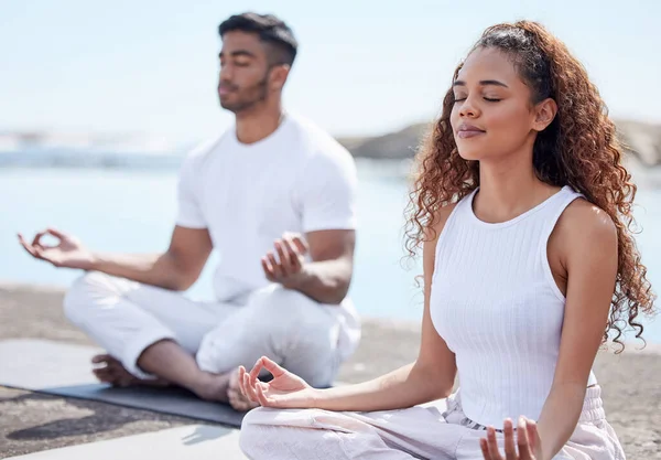Breath Deeply Focus Young Couple Practicing Yoga Beach — Stockfoto