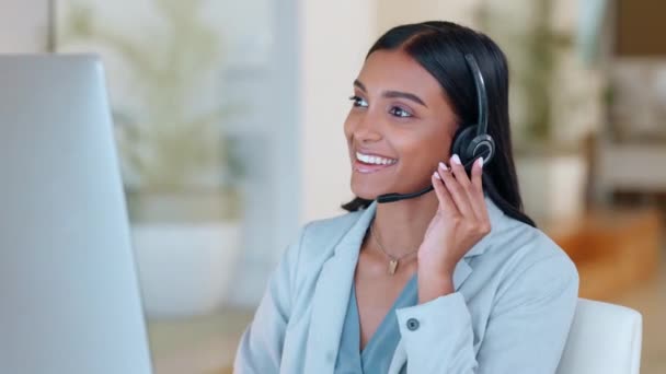 Ein Callcenter Telemarketing Agent Der Ein Headset Verwendet Während Für — Stockvideo