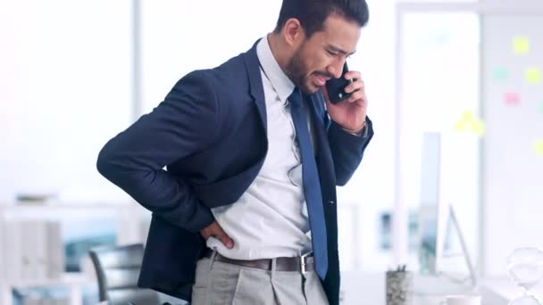Businessman Back Pain Talking Phone Booking Appointment Chiropractor Physiotherapist Injured — Αρχείο Βίντεο