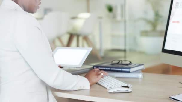 Woman Typing Information Digital Tablet Computer While Working Modern Office — Vídeo de Stock