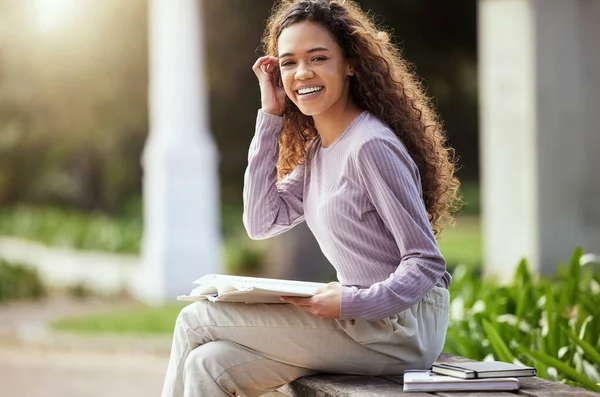 Chasing Dreams Young Female Student Studying Nature — 图库照片