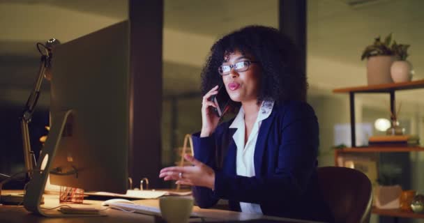 Woman Networking Client Discussing Business Strategy While Working Deadline Black — Vídeo de Stock