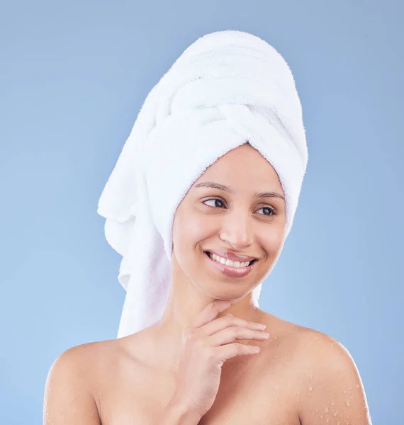Naturally Beautiful Beautiful Young Woman Posing Towel Wrapped Her Head — Stockfoto