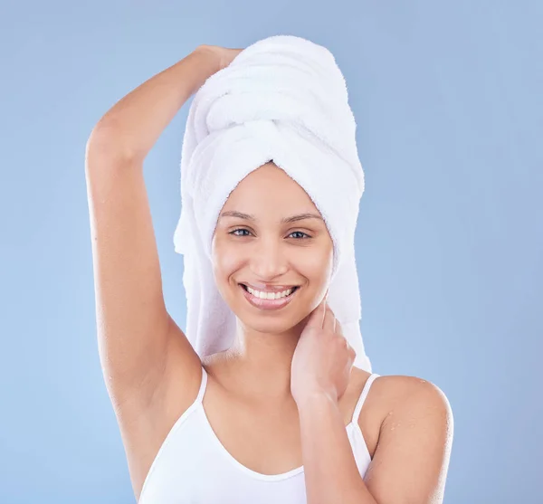 Let Tell You Beauty Routine Beautiful Young Woman Posing Towel — Foto Stock