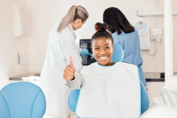 Great Place Young Woman Her Dentists Office Giving Thumbs — Foto Stock