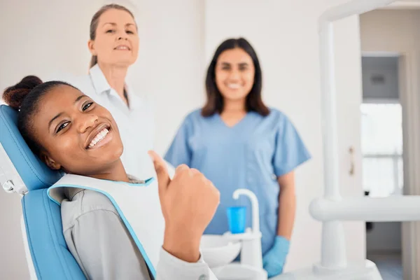 Time Oral Makeover Young Woman Her Dentists Office Giving Thumbs — Stock Photo, Image