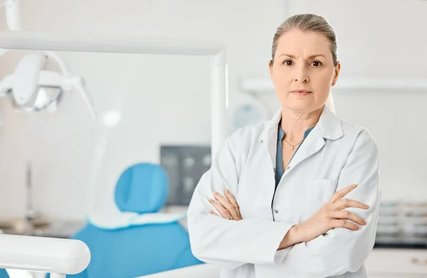 How Can Help You Mature Female Dentist Her Office — Foto Stock
