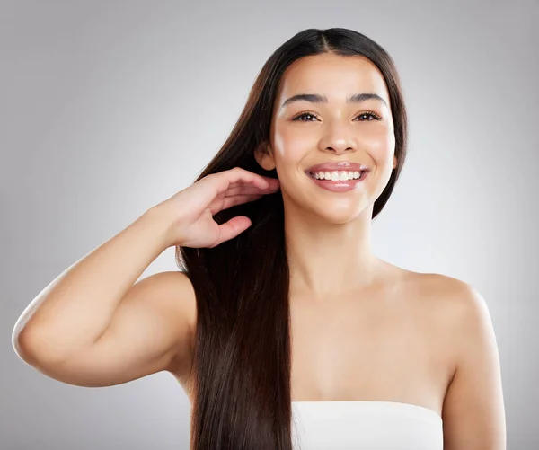 Dont Waste Good Hair Day Studio Portrait Attractive Young Woman — Φωτογραφία Αρχείου