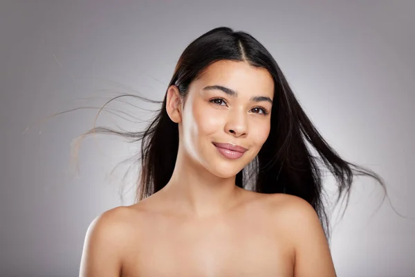 Good Hair Creates More Confident Studio Portrait Attractive Young Woman — Φωτογραφία Αρχείου