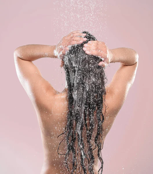 Spending Time Caring Myself Young Woman Washing Her Hair Studio — стоковое фото