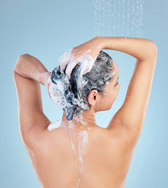 Best Shampoo Haircare Business Rearview Studio Shot Attractive Young Woman — ストック写真