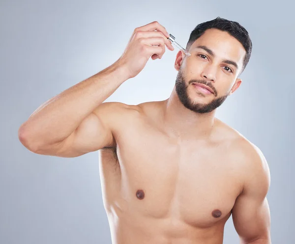 Say Goodbye Wrinkles Retinol Studio Shot Handsome Young Man Applying — Stok fotoğraf