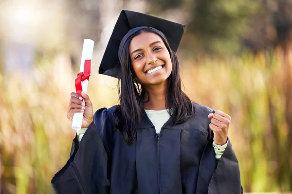 Years Hard Work Paid Cropped Portrait Attractive Young Female Student — Foto Stock