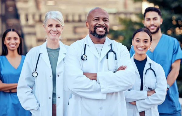 Smile Best Cure Group Doctors Standing Arms Crossed City — Stockfoto