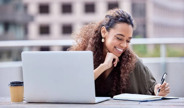 Refreshing Her Mind Young Businesswoman Using Laptop Notebook Work — Φωτογραφία Αρχείου