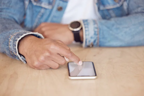 Taking Some Time Myself Man Using His Smartphone Send Text — Zdjęcie stockowe