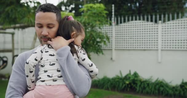 Video Footage Young Father Comforting His Upset Daughter — Αρχείο Βίντεο