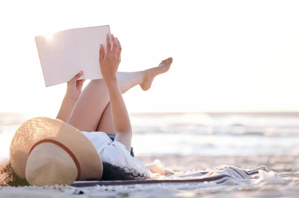 Get Lost Pages Your Story Unrecognizable Woman Reading Book Beach — Stockfoto