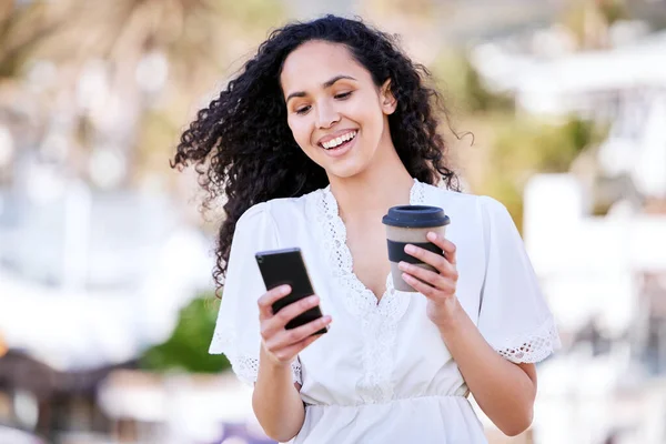 Coming You Bringing Coffee Young Woman Using Smartphone Having Coffee — Fotografia de Stock