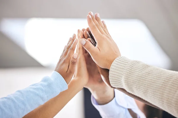 Can Group Business People High Fiving One Another — Foto de Stock