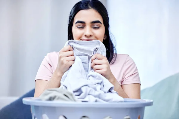 Love Smell Freshly Washed Clothes Young Woman Doing Laundry Home — ストック写真