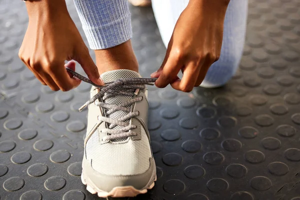 All Takes Step Right Direction Unrecognizable Woman Tying Her Shoelaces — 스톡 사진