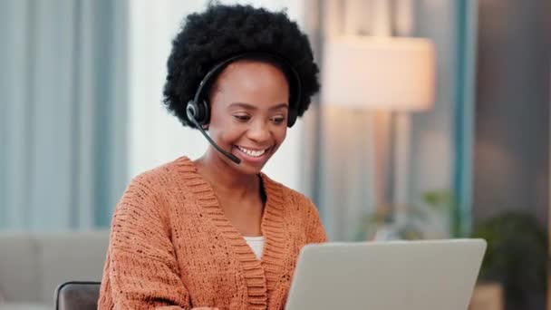 Freelancer Remote Worker Call Center Agent Typing Laptop Smiling While — 비디오