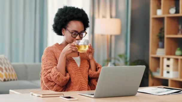 Woman Remote Working Home Drinking Tea Her Desk Laughing Digital — Αρχείο Βίντεο
