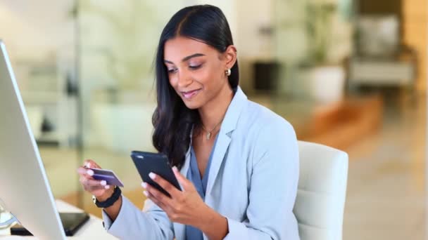 Happy Woman Making Online Payment Phone Bank Card Typing Credit — Vídeo de stock