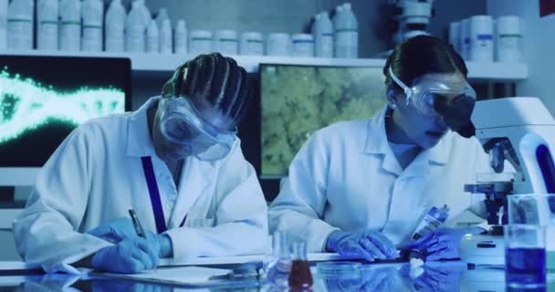 Scientist Chemists Medical Engineers Using Microscope Test Samples Analyze Data — Stockvideo