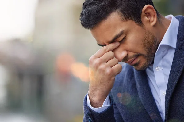 Immense Amount Pressure Young Businessman Experiencing Headache — Fotografia de Stock