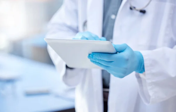 Record Keeping Utmost Importance Unrecognizable Male Doctor Using Digital Tablet — Stock fotografie