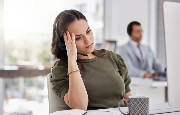 Dont Let Angry Customers Throw You Young Call Centre Agent — Fotografia de Stock