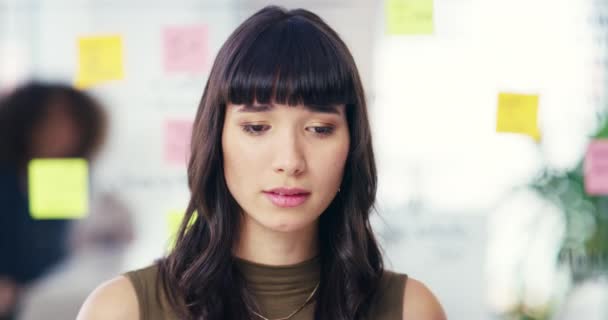 Video Footage Attractive Young Businesswoman Looking Worried While Standing Modern — Vídeos de Stock