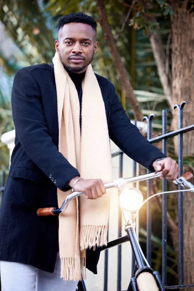 Innovation Distinguishes Leader Follower Young Man Standing His Bike City — Foto de Stock