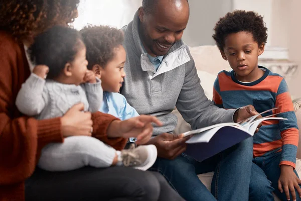 Storytime Quality Time Father Reading Book His Family Home — Fotografia de Stock