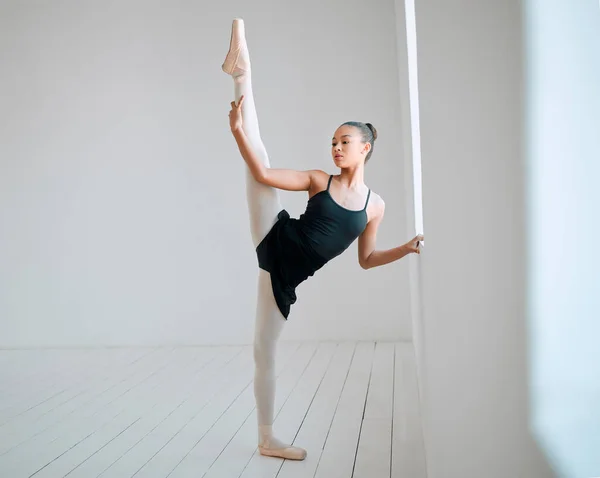 Passionate What Full Length Shot Attractive Young Female Ballerina Practicing — Fotografia de Stock